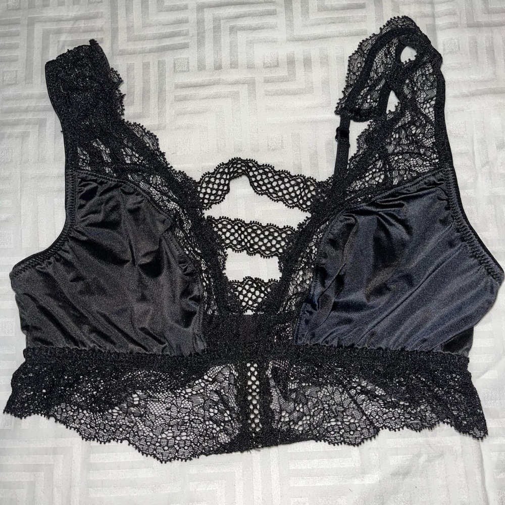 Black silky & lace VS bralette